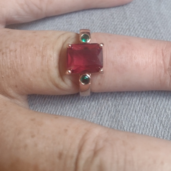 4CT Rhodolite + Chrome Diopside in Rose Gold/925-Silver Ring - Picture 7 of 10